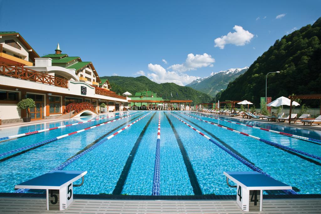 Grand Hotel Polyana Esto-Sadok Exterior foto The swimming pool